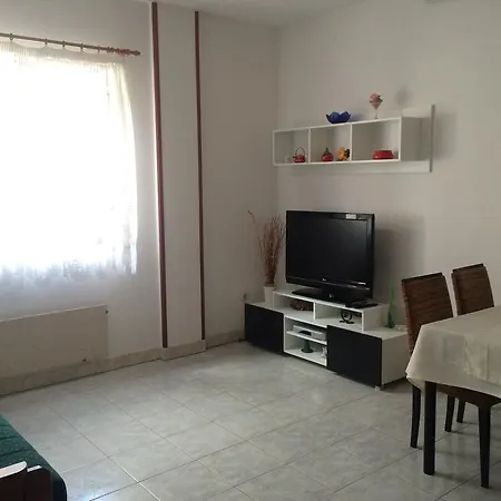 House Dina Gæstehus 3*