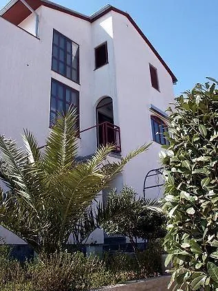 Guest house House Dina 3*