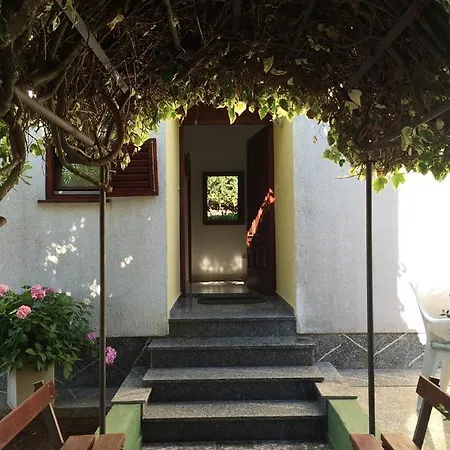 Guest house House Dina Pula