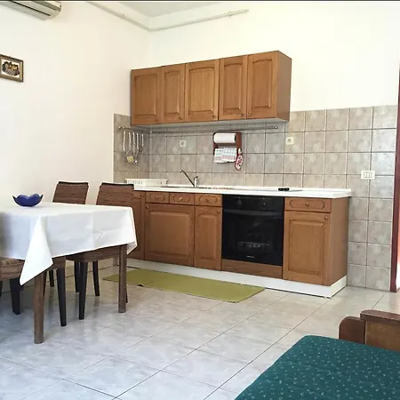 Guest house House Dina 3*
